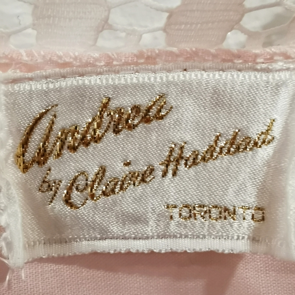 *sold* Medium vintage pink cotton nightgown, cottage core sleepwear - Picture 7 of 7